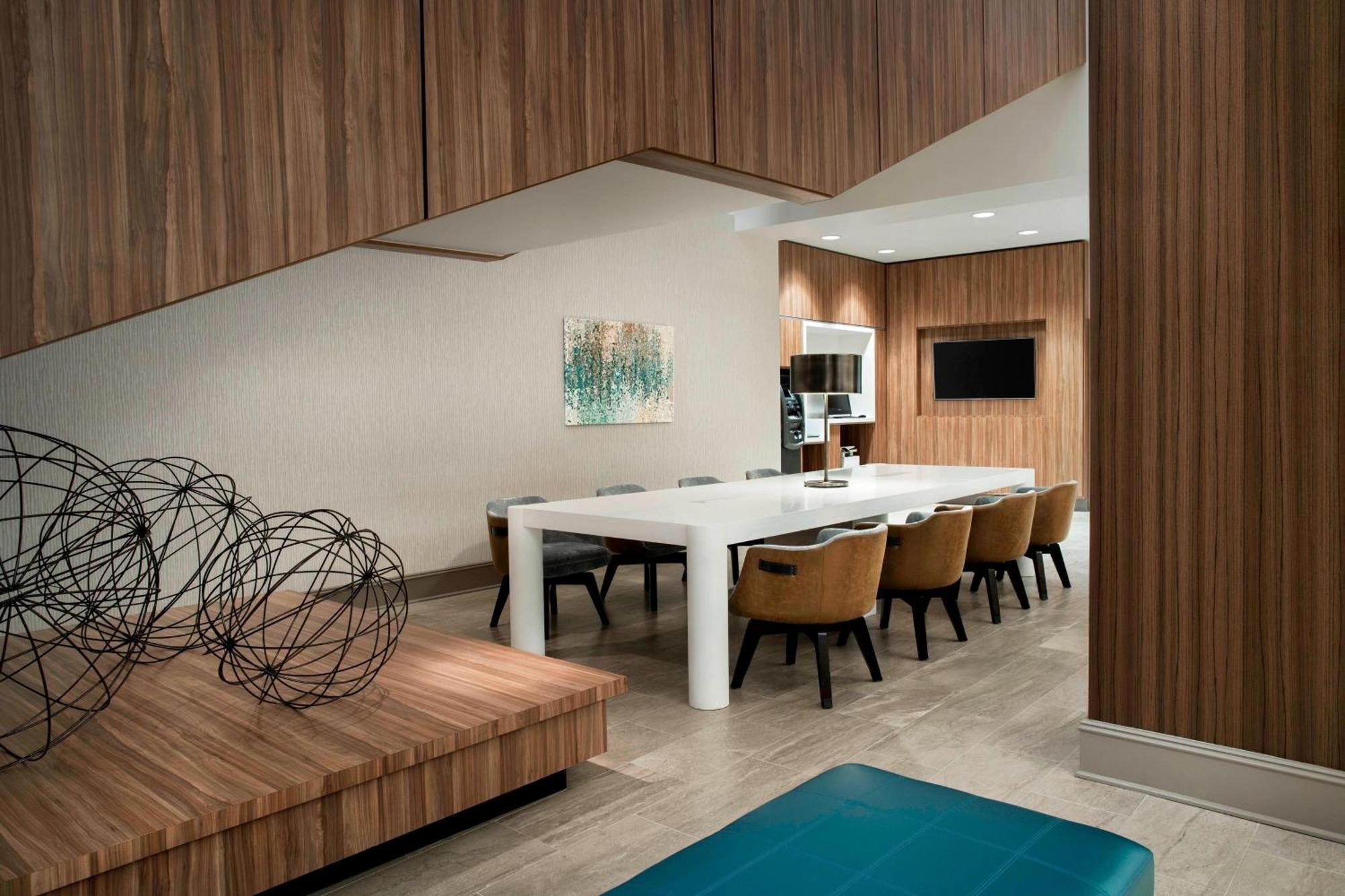 Delta Hotels By Marriott Richmond Downtown Extérieur photo