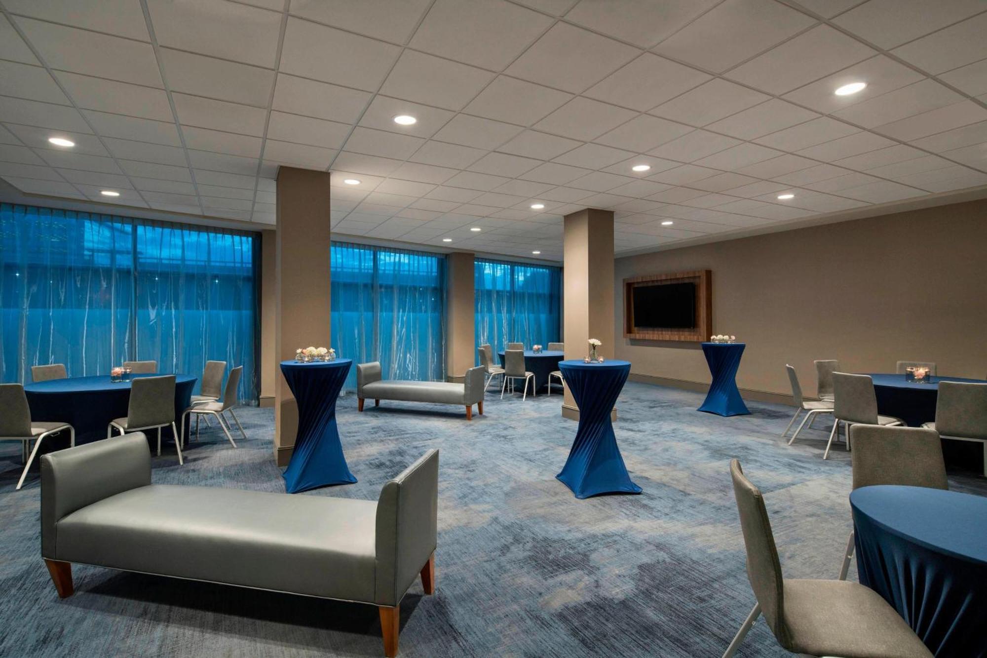 Delta Hotels By Marriott Richmond Downtown Extérieur photo